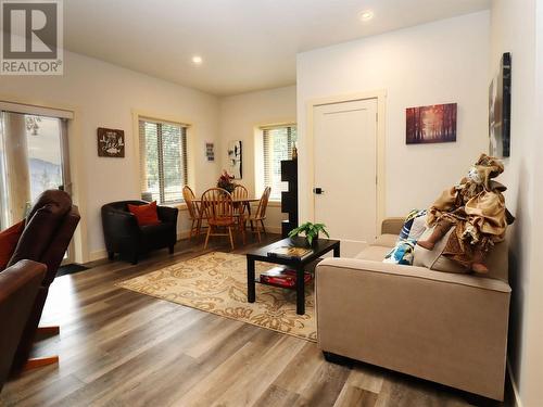 2589 Airstrip Road, Anglemont, BC - Indoor Photo Showing Living Room