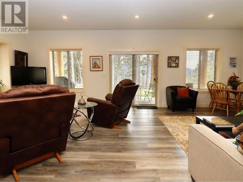 2589 Airstrip Road, Anglemont, BC - Indoor Photo Showing Living Room