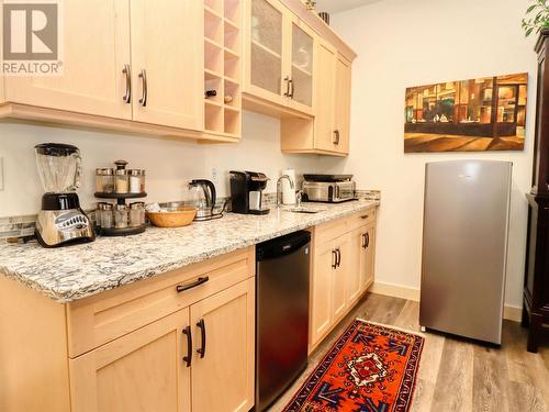 2589 Airstrip Road, Anglemont, BC - Indoor Photo Showing Kitchen