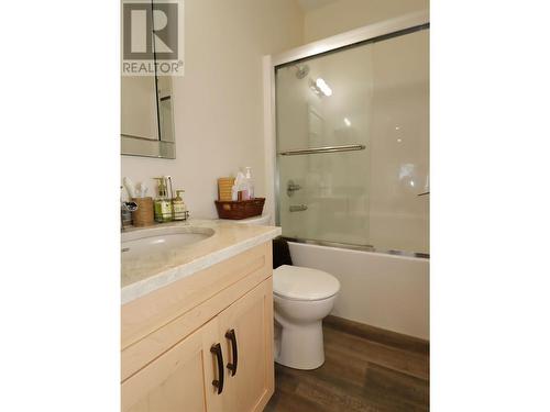 2589 Airstrip Road, Anglemont, BC - Indoor Photo Showing Bathroom