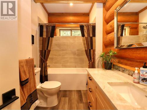 2589 Airstrip Road, Anglemont, BC - Indoor Photo Showing Bathroom