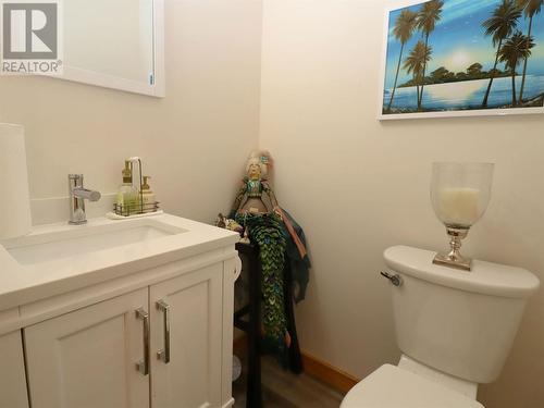 2589 Airstrip Road, Anglemont, BC - Indoor Photo Showing Bathroom