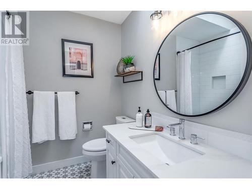 3531 Gates Road, West Kelowna, BC - Indoor Photo Showing Bathroom