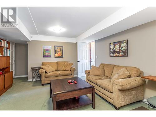 3531 Gates Road, West Kelowna, BC - Indoor Photo Showing Living Room