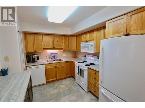 408-860 Nicolani Drive, Kamloops, BC - Indoor Photo Showing Kitchen With Double Sink