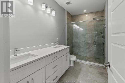 19 Tracy Drive, Chatham, ON - Indoor Photo Showing Bathroom