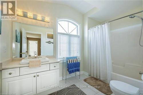 1184 Thornley Ave, London, ON - Indoor Photo Showing Bathroom