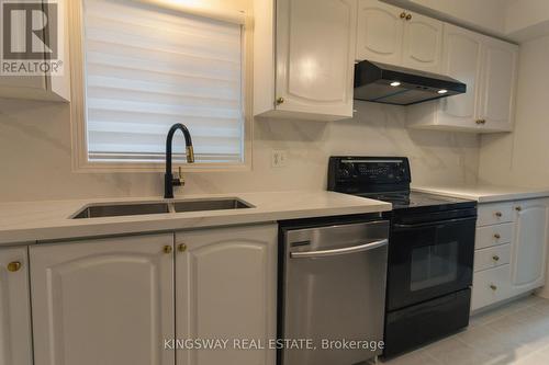 70 Fellowes Cres, Hamilton, ON - Indoor Photo Showing Kitchen With Double Sink
