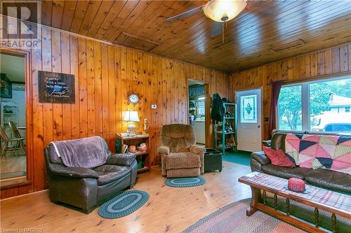 58 Spencer Street, Hepworth, ON - Indoor Photo Showing Living Room