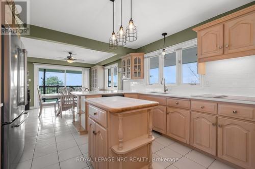 14 Fifty Rd, Hamilton, ON - Indoor Photo Showing Kitchen