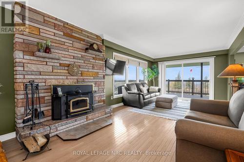 14 Fifty Rd, Hamilton, ON - Indoor Photo Showing Living Room With Fireplace