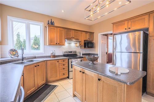 178 Doon Mills Drive, Kitchener, ON - Indoor Photo Showing Kitchen With Stainless Steel Kitchen With Double Sink