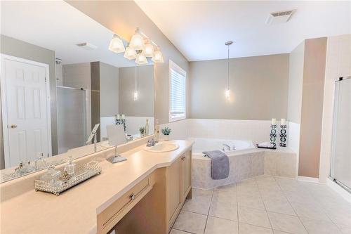 178 Doon Mills Drive, Kitchener, ON - Indoor Photo Showing Bathroom