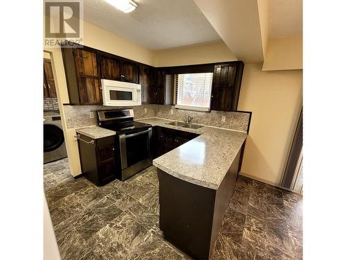 6101 Reita Crescent, 100 Mile House, BC - Indoor Photo Showing Kitchen With Double Sink