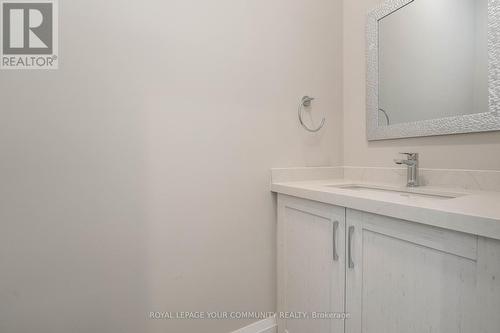 122 Lewis Honey Dr, Aurora, ON - Indoor Photo Showing Bathroom