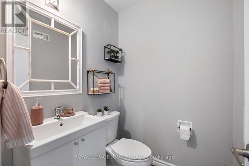 104 - 270 Timberbank Boulevard, Toronto, ON - Indoor Photo Showing Bathroom
