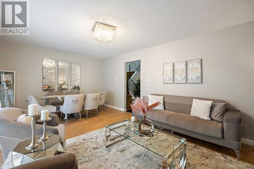 104 - 270 Timberbank Boulevard, Toronto, ON - Indoor Photo Showing Living Room