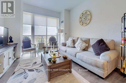 #1008 -85 Oneida Cres, Richmond Hill, ON - Indoor Photo Showing Living Room