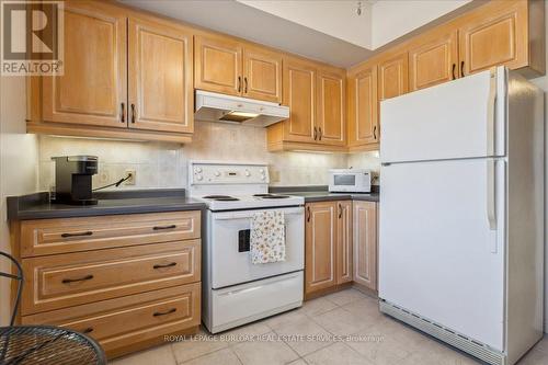 #101 -3497 Upper Middle Rd, Burlington, ON - Indoor Photo Showing Kitchen