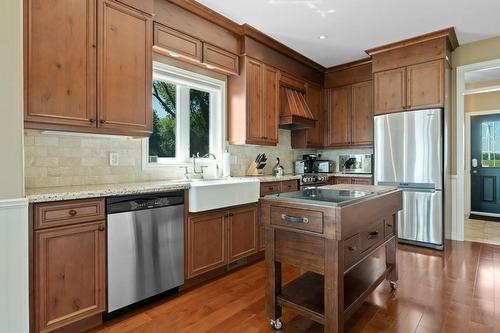 3098 Lakeshore Road, Dunnville, ON - Indoor Photo Showing Kitchen With Stainless Steel Kitchen