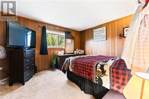 29109 Highway 60 Highway, Whitney, ON - Indoor Photo Showing Bedroom