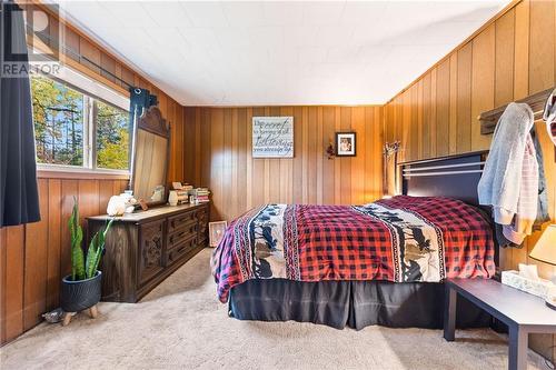 29109 Highway 60 Highway, Whitney, ON - Indoor Photo Showing Bedroom