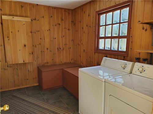 18102 Pr 210 Highway, Woodridge, MB - Indoor Photo Showing Laundry Room