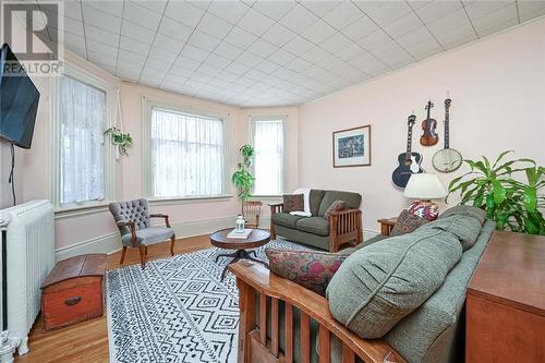 64 Maple Avenue, Smiths Falls, ON - Indoor Photo Showing Living Room