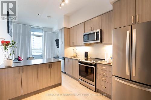 #1010 -7895 Jane St W, Vaughan, ON - Indoor Photo Showing Kitchen With Upgraded Kitchen