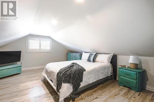 8 Cobblestone Rd, Tiny, ON - Indoor Photo Showing Bedroom