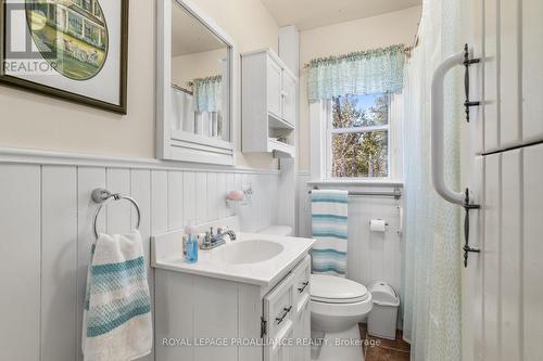 8567 Old Hastings Road, Tudor & Cashel, ON - Indoor Photo Showing Bathroom