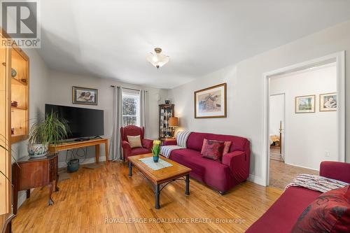 8567 Old Hastings Road, Tudor & Cashel, ON - Indoor Photo Showing Living Room
