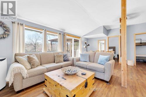 1080 Big Bay Dr W, Central Frontenac, ON - Indoor Photo Showing Living Room