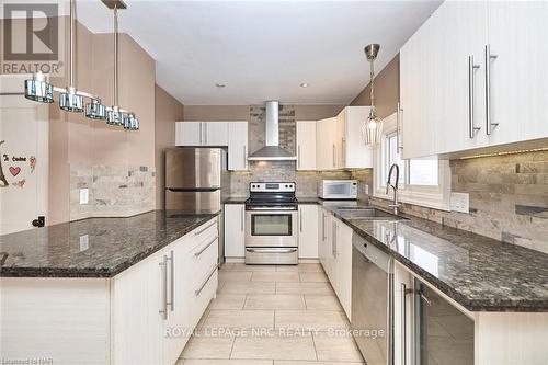 6414 Ker St, Niagara Falls, ON - Indoor Photo Showing Kitchen With Upgraded Kitchen