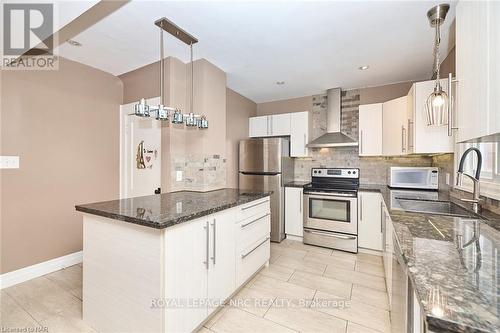 6414 Ker St, Niagara Falls, ON - Indoor Photo Showing Kitchen With Upgraded Kitchen