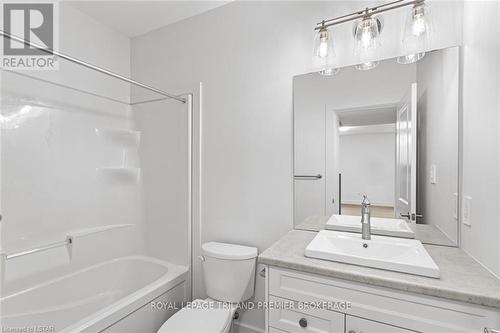 270 Hesselman Cres, London, ON - Indoor Photo Showing Bathroom