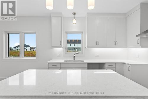 1323 Bush Hill Link, London, ON - Indoor Photo Showing Kitchen