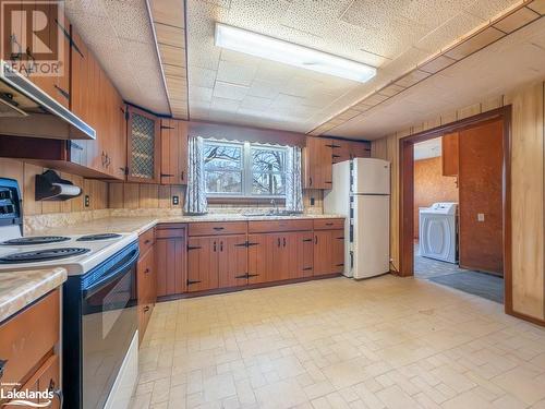 Kitchen - 23 River Street, Parry Sound, ON - Indoor Photo Showing Kitchen With Double Sink