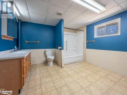 Bath 4pc 2nd floor - 23 River Street, Parry Sound, ON - Indoor Photo Showing Bathroom
