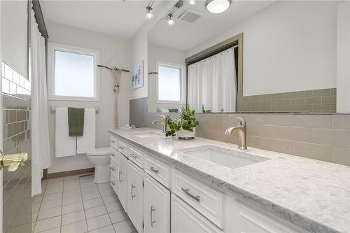 14 Fifty Road, Stoney Creek, ON - Indoor Photo Showing Bathroom