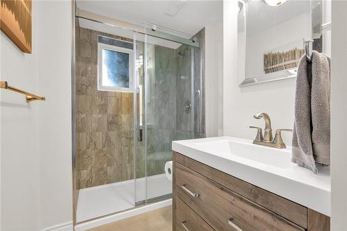 14 Fifty Road, Stoney Creek, ON - Indoor Photo Showing Bathroom