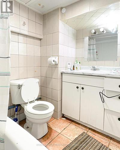 730 Dougall Ave, Windsor, ON - Indoor Photo Showing Bathroom