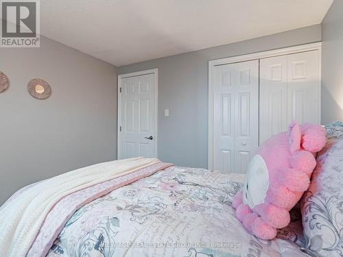 188 Golden Orchard Dr, Hamilton, ON - Indoor Photo Showing Bedroom