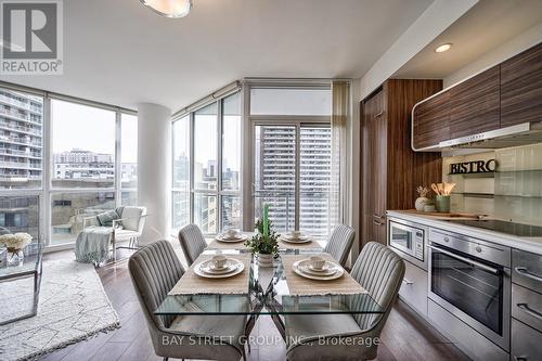 #1015 -45 Charles St E, Toronto, ON - Indoor Photo Showing Dining Room