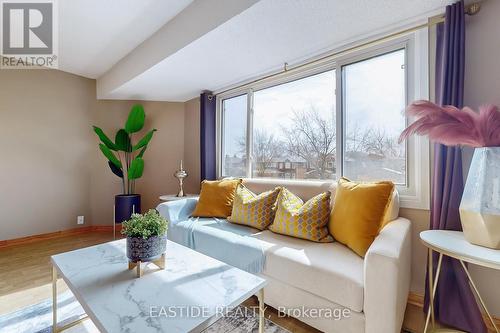 3517 Copernicus Drive, Mississauga, ON - Indoor Photo Showing Living Room