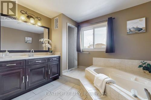 3517 Copernicus Dr, Mississauga, ON - Indoor Photo Showing Bathroom