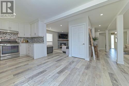 408 Vanier Dr, Milton, ON - Indoor Photo Showing Kitchen With Upgraded Kitchen