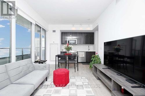 5709 - 30 Shore Breeze Drive, Toronto, ON - Indoor Photo Showing Living Room