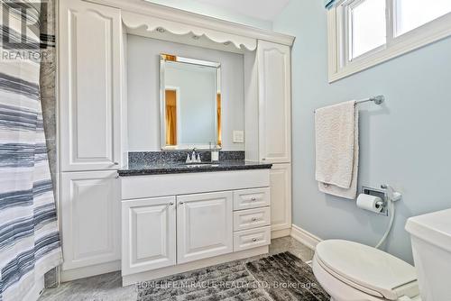 4867 Rathkeale Rd, Mississauga, ON - Indoor Photo Showing Bathroom