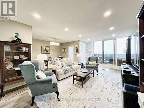 #2102Ph2 -625 The West Mall, Toronto, ON - Indoor Photo Showing Living Room